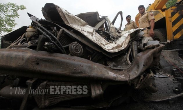 mumbai pune expressway, landslide, mumbai landslide, pune landslide, mumbai landslide photos, pune landslide photos, today landslide photos, mumbai pune expressway landslide, mumbai news, pune news, india news, indian express