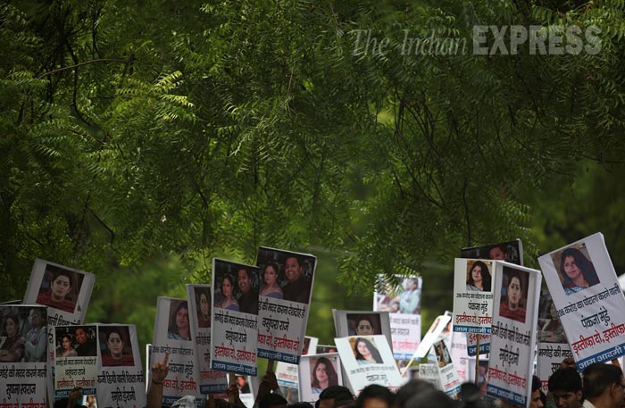 Narendra Modi, Sushma Swaraj, Vasundhara Raje, Smriti Irani, Pankaja Munde, Vijender Gupta, Azim Premji, Mukesh Anbani, Kumar Manglam Birla, Cyras Mistry, Anil Ambani, Anil Aggarwal, Massive landslide in Darjeeling, Indonesian plane crash, Digital India Launch, AAP, Aam Aadmi Party, Top frames