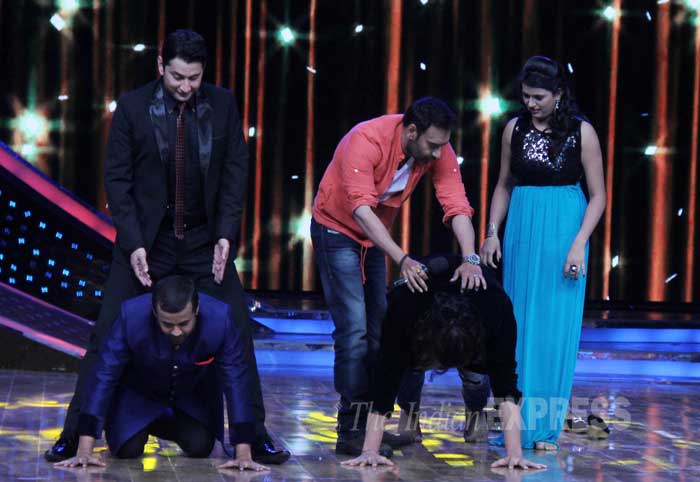 Marzi Pestonji, Chetan Bhagat
