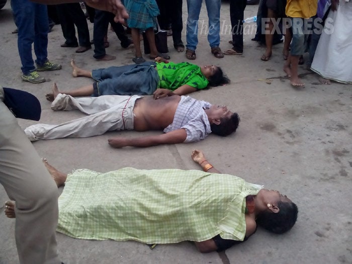 Pushkaram, Andhra Pradesh, Godavari, Rajahmundry, Andhra Pradesh Stampede, Godavari Stampede, Godavari Pushkaram, Godavari Stampede, Godavari Pushkaralu Festival, AP Pushkaralu, AP Pushkaralu Stampede, India, Andhra Pradesh News, Godavari News