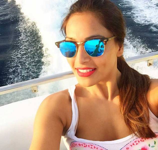 Bipasha Basu holidays in Maldives, shares bikini pics | Entertainment ...