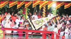 kumbh mela, Trimbakeshwar shrine, brass flag, nashik kumbh mela, rajnath at kumbh, kumbh rajnath, mumbai news, city news, local news, maharashtra news, Indian Express