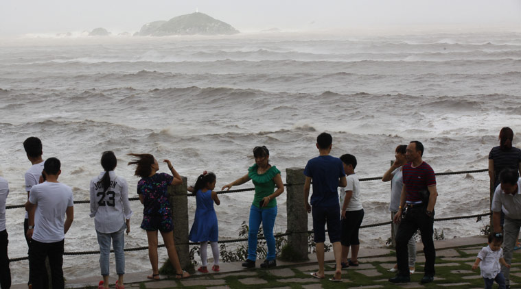 Spectators watch strong waves ahead of the landfall of Typhoon Chan-Hom along the seashore in Wenling in eastern China's Zhejiang province. (Source: AP)