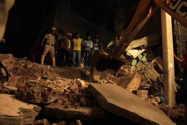 New delhi, National Disaster Response Force, delhi building collapse, building collapse, delhi fire brigade, delhi police, delhi news, india news