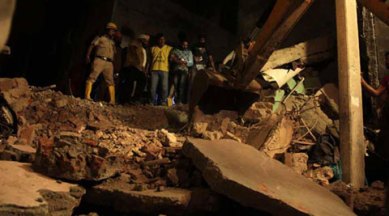 delhi building collapse, new delhi, delhi, delhi building collapse, New delhi, National Disaster Response Force, delhi building collapse, building collapse, delhi fire brigade, delhi police, delhi news, india news