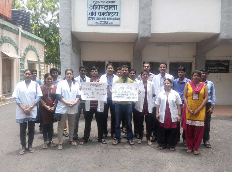 Maharashtra doctors, Indefinite strike, Doctors strike, Maharashtra doctors, healthcare facilities, maharashtra health service, Naztion news, india news, indian Express