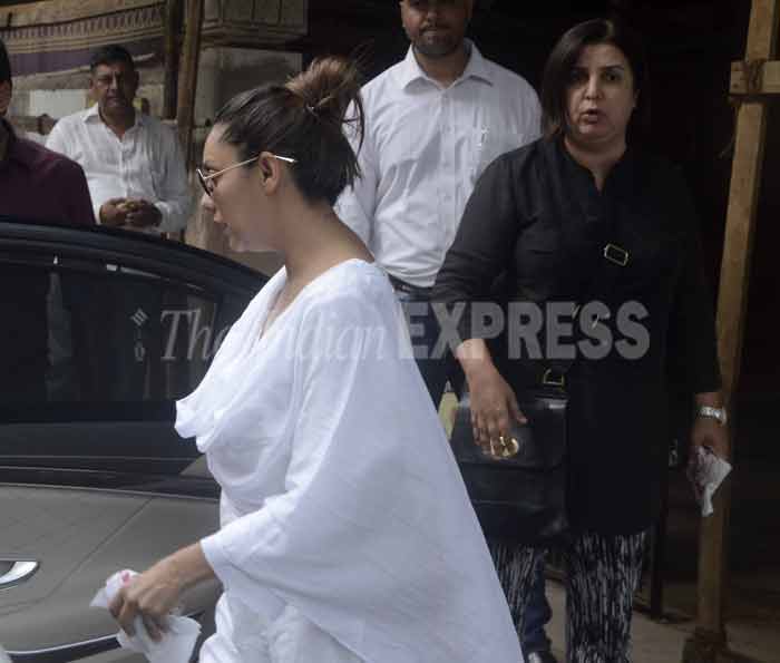 farah khan, shah rukk khan, subhash dada, subhash prayer meet, srk spotboy prayer meet, farah khan, gauri khan at prayer meet, shah rukh khan spot boy, gauri khan pics, farah khan at prayer meet, bollywood, entertainment