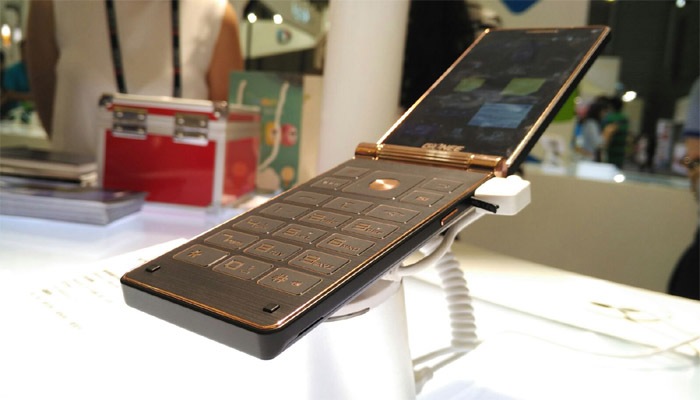 Gionee, Gionee smartphones, Gionee Elife E8, Gionee W900 flip phone, Gionee Elife E8 price, Gionee Elife E8 specs, Gionee Elife E8 specifications, Gionee Elife E8 features, Gionee Elife E8 Inida launch, Gionee Elife E8 launch, Gionee W900 flip phone price, Gionee W900 flip phone specs, Gionee W900 flip phone features, Gionee W900 flip phone specifications, Gionee W900 flip phone launch, Gionee W900 flip phone India launch, MWC Shanghai, technology news, tech news today, gadget news today, technology