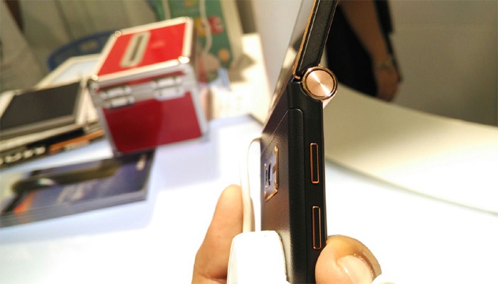 Gionee, Gionee smartphones, Gionee Elife E8, Gionee W900 flip phone, Gionee Elife E8 price, Gionee Elife E8 specs, Gionee Elife E8 specifications, Gionee Elife E8 features, Gionee Elife E8 Inida launch, Gionee Elife E8 launch, Gionee W900 flip phone price, Gionee W900 flip phone specs, Gionee W900 flip phone features, Gionee W900 flip phone specifications, Gionee W900 flip phone launch, Gionee W900 flip phone India launch, MWC Shanghai, technology news, tech news today, gadget news today, technology
