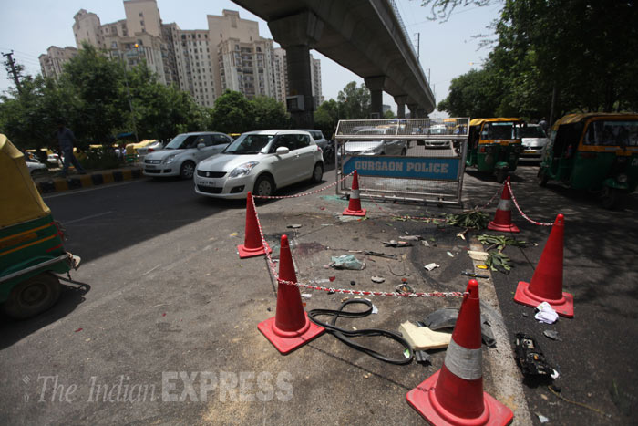 Gurgaon, Gurgaon shootout, Gurgaon Gang War, Gurgaon Accident, IFFCO Chowk Shootout, MG road Shootout, MG Road Gurgaon shootout, SUV topples over autorickshaw, Shootout in Gurgaon, Gurgaon News, Delhi News