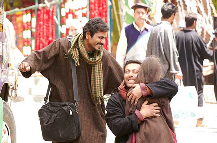 salman khan, bajrangi bhaijaan, harshaali malhotra, harshaali, munni bajrangi bhaijaan, salman khan munni, salman khan munni harshaali, salman khan harshaali, harshaali malhotra bajrangi bhaijaan, harshaali malhotra pics, salman harshaali pics, salman khan pics, harshaali pictures, bollywood, entertainment