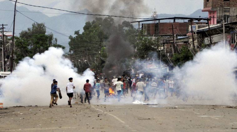 manipur-police-agitators-clash-in-curfew-bound-greater-imphal-india