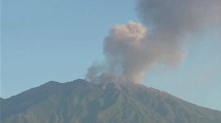 Video Eruption of Indonesian volcano sparks travel chaos World News