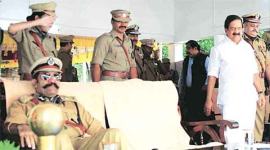 Kerala, Kerala adgp salute row, Oomen Chandy, ADGP Rishi Raj Singh, Ramesh Chennithala, kerala police officer salute row, Oomen Chandy, ips officer salute, IPS officer Rishi Raj Singh, oomen chandy salute, chandy salute, kerala ips officer salute, Rishi Raj Singh, adgp salute, kerala police salute, kerala news