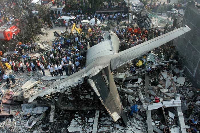 Narendra Modi, Sushma Swaraj, Vasundhara Raje, Smriti Irani, Pankaja Munde, Vijender Gupta, Azim Premji, Mukesh Anbani, Kumar Manglam Birla, Cyras Mistry, Anil Ambani, Anil Aggarwal, Massive landslide in Darjeeling, Indonesian plane crash, Digital India Launch, AAP, Aam Aadmi Party, Top frames
