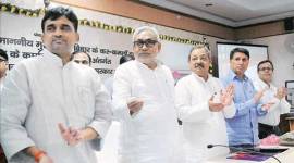 Nitish Kumar, Bihar polls, Nitish Kumar tweet, Nitish Kumar sandelwoon tweet, Bihar elections, Bihar poll campaign, Bihar election campaign, Nitish latest news, India news, Bihar news, bihar politics, janata parivar, latest news