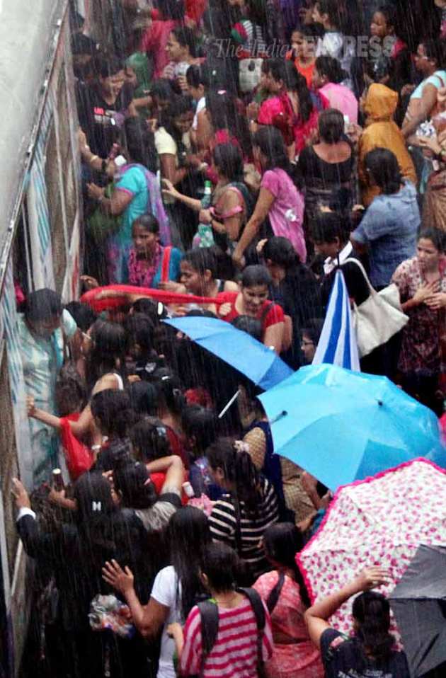 Mumbai Rains, Mumbai, Mumbai Waterlogging, Mumbai Suburbs, Heavy rains, Heavy rains in Mumbai, Waterlogging, train services in mumbai