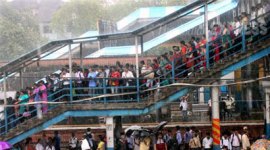 Mumbai Rains, Mumbai, Mumbai Waterlogging, Mumbai Suburbs, Heavy rains, Heavy rains in Mumbai, Waterlogging, train services in mumbai