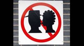 china police, chinese police, kissing. kiss, chinese subway kissing, chinese subway, china subway, kissing in china subway, kissing in chinese subway, liaoning, china news, world news