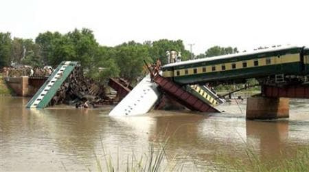 Pakistan train crash, Pakistan train accident, Pakistan train derail, Pakistan military train accident, Pakistan military train derail, Pakistan military train crash, Pakistan army train crash, Pakistan army train derail, Pakistan army train derail, Pakistan army, Punjab news, Pakistan news, Asia news, World news, International news