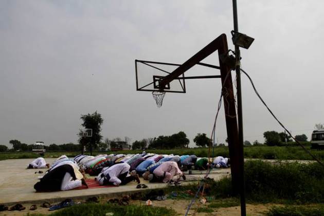 Eid al-fitr, ramadan, holy month of ramadan, ramzan, mosque, eid namaz, ballabhgarh riots, atali riots, communal riots, communal tension, india news, news