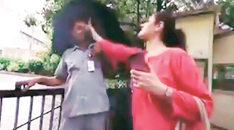 Delhi, Delhi policeman, Policeman slapped, Delhi policeman slapped, Manmohan Singh, Manmohan Singh book launch, Delhi Police officer slapped, WWF auditorium, Delhi Police officials, Delhi latest news, India latest news