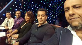 Salman Khan, Bajrangi Bhaijaan, Kareena Kapoor Khan, Sonakshi Sinha, Salim Merchant, Adnan Sami, Vishal Dadlani, Nawazuddin Siddiqui, Actor Salman Khan, Salman Khan Bajrangi Bhaijaan, Salman Bajrangi Bhaijaan, Salman Bajrangi, Salman Bhaijaan, Salman bhaijaan Bajrangi, Salman Khan News, Salman Khan Movie, Salman Khan Eid, Bajrangi Bhaijaan release, Bajrangi Bhaijaan Eid, Entertainment news