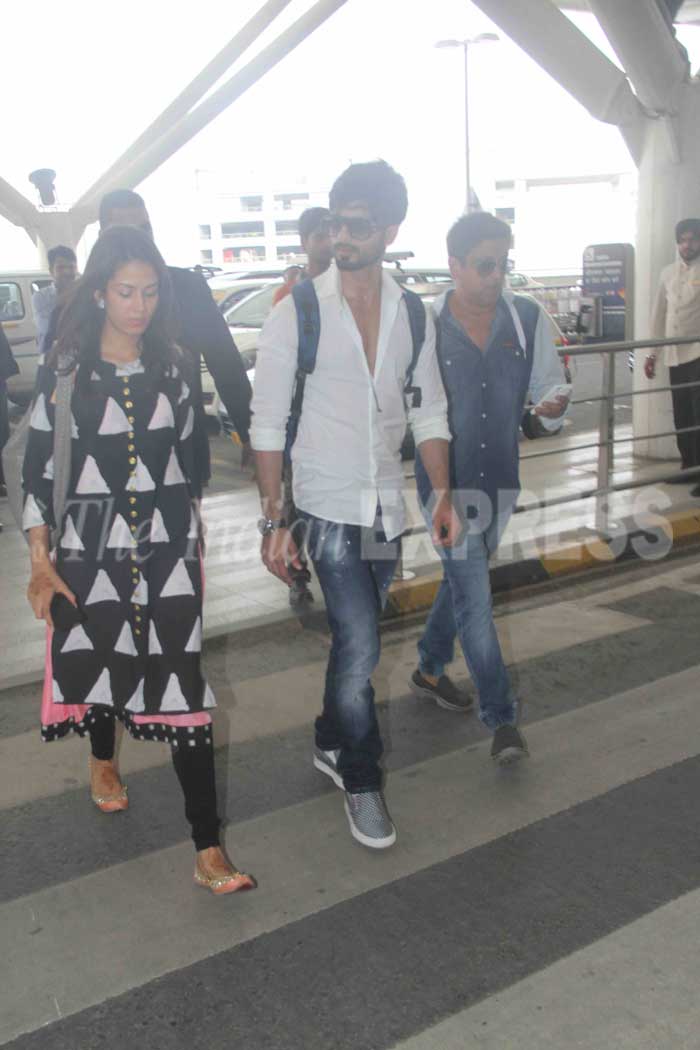 shahid kapoor, shahid kapoor wedding, shahid kapoor marriage, mira rajput, shahid mira, shahid kapoor mira rajput, shahid kapoor wedding pictures, shahid kapoor marriage pictures, shahid mira marriage pics, shahid kapoor mira rajput airport, shahid mira airport, shahid kapoor mumbai, mira rajput mumbai, shahid kapoor mira rajput pics, entertainment news, pankaj kapoor, supriya pathan, sanah kapoor, pankaj kapur