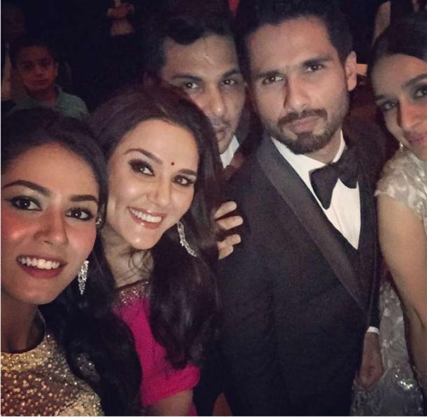 Shahid Kapoor Mira Rajputs Wedding Reception Attended By Bollywod A