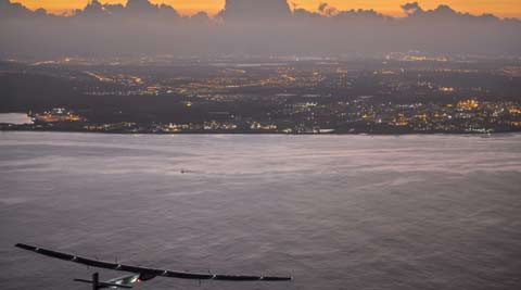 Solar Impulse 2 lands in Hawaii after record-breaking journey across Pacific