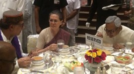 Rahul Gandhi, Sonia Gandhi, Omar Abdullah, Nitish Kumar, Sonia Gandhi hosts Iftar Party, Rahul Gandhi News, Sonia Gandhi News, India News, Delhi News