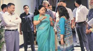 vasundhara raje, raje, CM raje, Rajasthan CM Raje, Rajasthan district collectors, Rajasthan SPs, Rajasthan district collector meet, Rajasthan news, Jaipur news, city news, india news