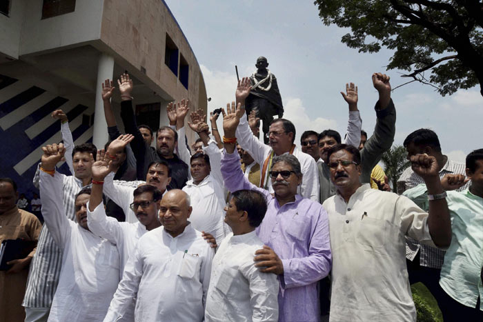 Vyapam Scam, Vyapam Scam Protest, Bhopal, Shivraj Singh Chouhan, Madhya Pradesh, Congress Youth Activists, Vyapam Scam Shivraj Chouhan, Shivraj Singh chouhan Vyapam Scam, Congress Protest Over Vyapam Scam, Vyapam Scam News