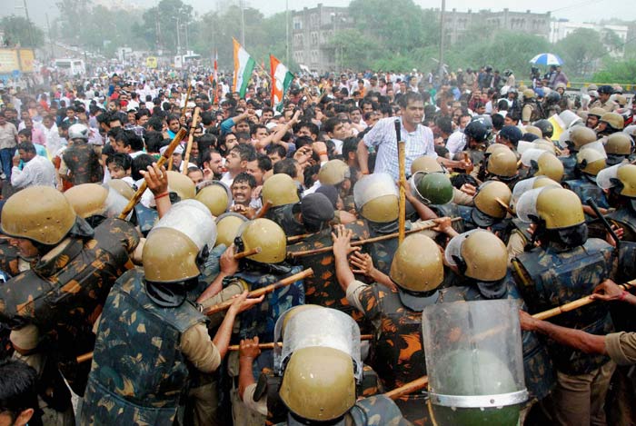 Vyapam Scam, Vyapam Scam Protest, Bhopal, Shivraj Singh Chouhan, Madhya Pradesh, Congress Youth Activists, Vyapam Scam Shivraj Chouhan, Shivraj Singh chouhan Vyapam Scam, Congress Protest Over Vyapam Scam, Vyapam Scam News