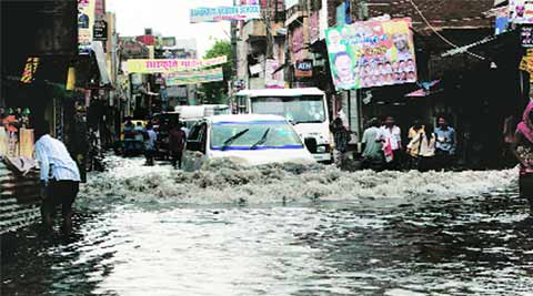 Sangam vihar flooded: Buildings collapse, drains overflow, residents ...