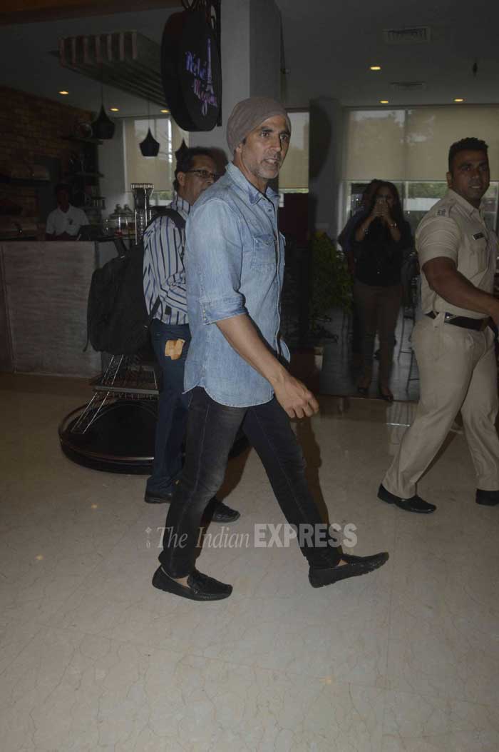 akshay kumar, akshay kumar news, akshay kumar photos, akshay kumar pictures, akshay kumar sidharth malhotra, akshay kumar brothers, akshay kumar films, akshay kumar movies, akshay kumar twinkle khanna, sidharth malhotra, john abraham, welcome back movie, nana patekar, anil kapoor