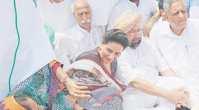 Amarinder Singh, Amarinder Singh protest, Parkash Singh badal, Punjab farmers, Sugarcane farming punjab, sugarcane farmers dues, Amrinder Singh dharna, Sonia Gandhi, Rahul Gandhi, chandigarh news