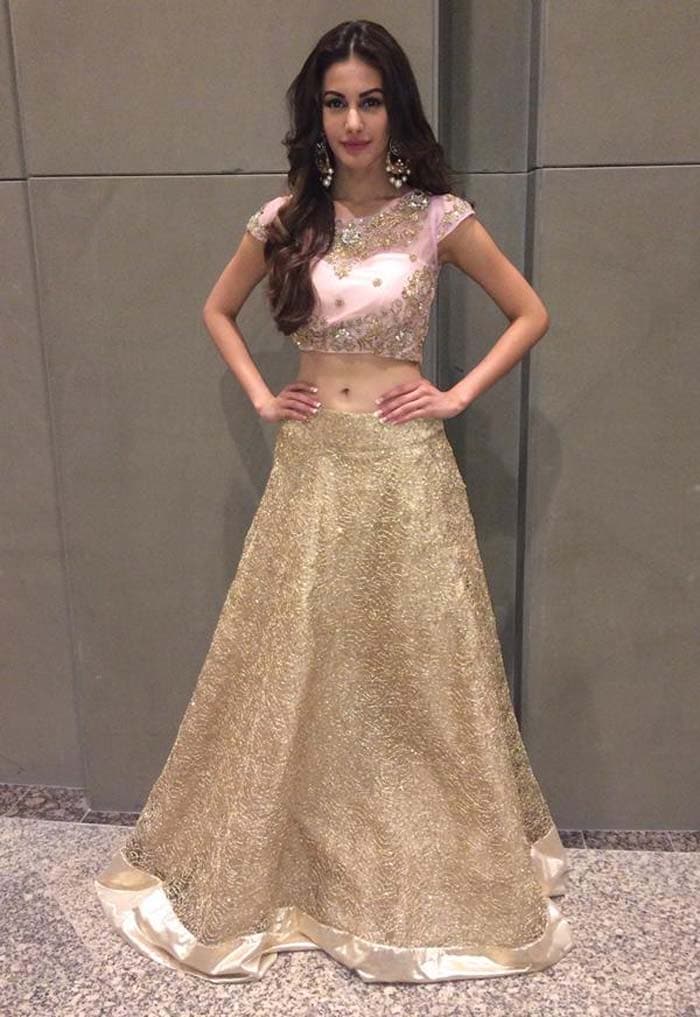 Shruti Haasan, Baahubali, Rana Daggubati, SIIMA 2015, Dhanush, Malaika Arora Khan, Drishyam, Shriya Saran, Taapsee Pannu, Trisha Krishnan, Adah Sharma, Amyra Dastur, Allu Arjun, Allu Sirish, Amy Jackson, Hansika Motwani, Bhumika Chawla, Daggubati Venkatesh, Neil Nitin Mukesh, Kriti Kharbanda, Mohanlal, Pranitha Subhash, Shilpi Sharma, Taaha Shah, Nikesha Patel, Nivin Pauly, Prithviraj Sukumaran, Raai Laxmi, Rashi Khanna, Riyaz Khan, Anirudh Ravichander