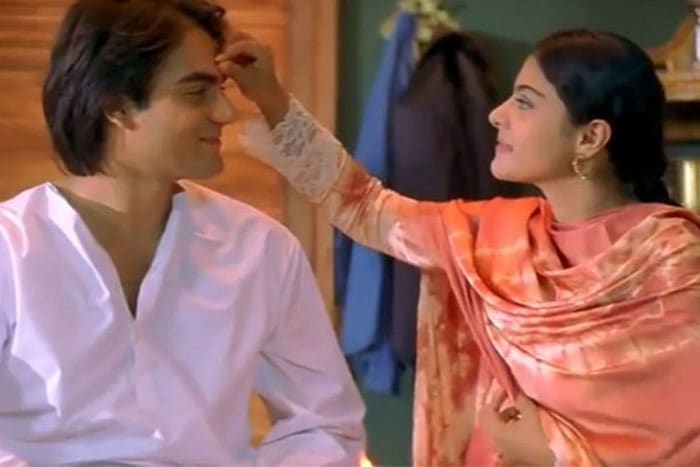 Shah Rukh Khan, Aishwarya Rai Bachchan, Ranveer Singh, Priyanka Chopra, Divya Dutta, Farhan Akhtar, Arbaaz Khan, Kajol, Salman Khan, Tabu, Asin, Abhishek Bachchan, Hrithik Roshan, Karisma Kapoor, Kareena Kapoor Khan, Suniel Shetty, Genelia D'Souza, Prateik Babbar, Juhi Chawla, Sanjay Suri, Shweta Prasad, Shreyas Talpade, Dev Anand, Zeenat Aman, bollywood siblings, bollywood brother sister, on screen brother sister jodi, entertainment, bollywood