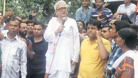 biman bose, west bengal, cpm, cpm, cpm clash, cpm protest, kolkata clash, kolkata cpm clash, kolkata cpm protest, biman bose, biman bose injured, kolkata news, india news