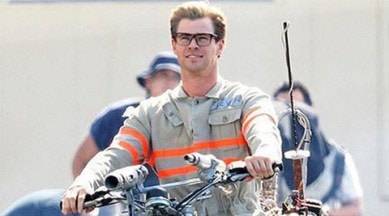 Chris Hemsworth, Chris Hemsworth ghostbusters, Chris Hemsworth ghostbusters look, Chris Hemsworth Ghostbusters movie, Chris Hemsworth Ghostbuster movie look, Chris Hemsworth Movies, Chris Hemsworth Upcoming Movies, Entertainment news