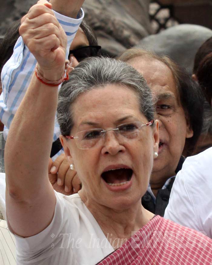 Congress continues protest against suspension of Lok Sabha MPs ...