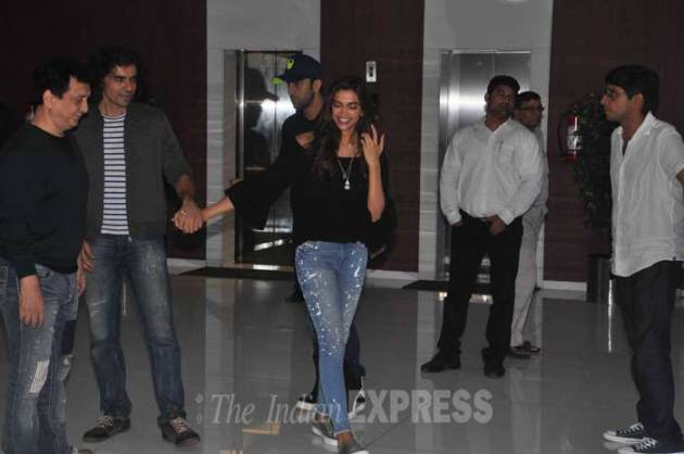 deepika padukone, ranbir kapoor, tamasha, tamasha wrap up party, deepika ranbir, deepika pranbir party, deepika pdukone ranbir kapoor, deepika padukone tamasha, ranbir kapoor tamasha, tamasha party, imtiaz ali, siddharth roy kapoor, said nadiadwala, wardha nadiadwala, entertainment, bollywood