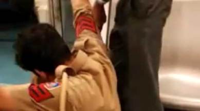 Delhi Metro Drunk cop, Delhi Police Drunk Metro, Viral video, Delhi Metro, Delhi Police, Delhi cop drunk on Metro, Delhi Metro drunk, Delhi Metro viral video, Drunk cop, Delhi police viral video, Social media