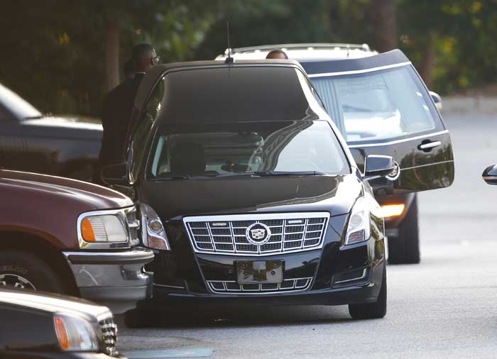 bobbi kristina brown, bobbi kristina brown funeral, bobbi kristina brown death, bobbi kristina brown dies, bobbi kristina brown funeral pics, bobby bron, bobby brown daughter, bobby brown bobbi kristina brown, entertainment