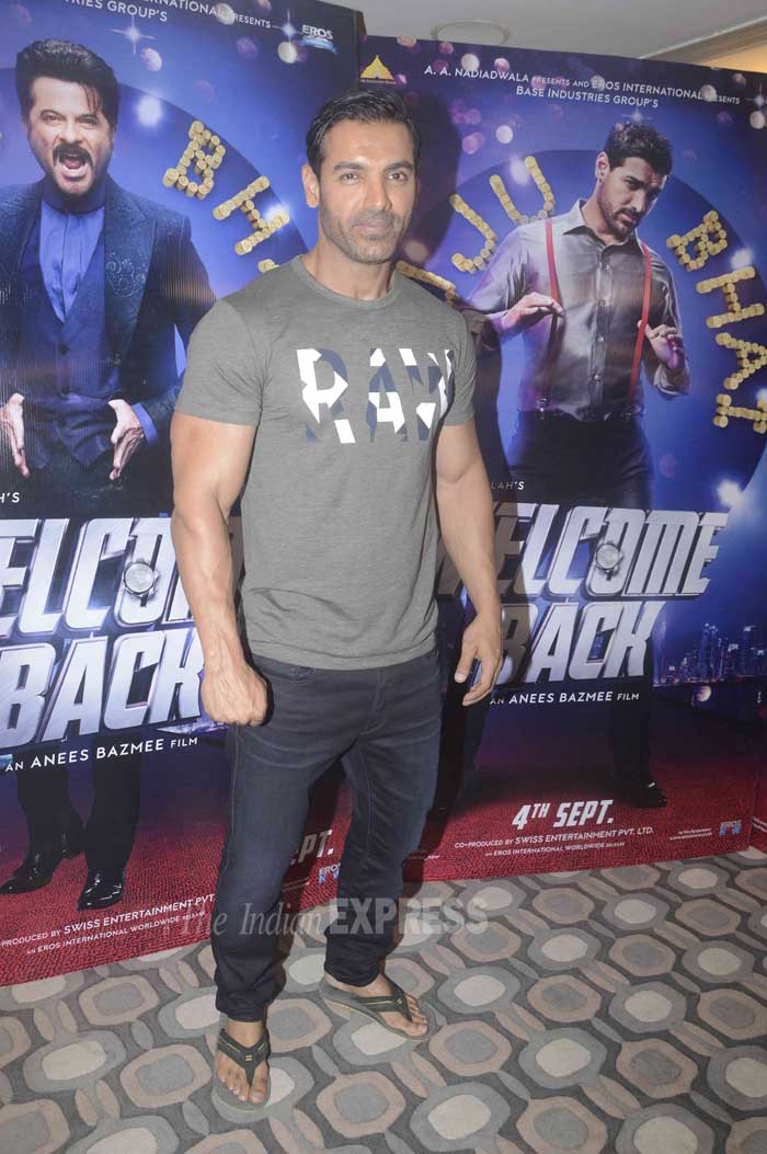 akshay kumar, akshay kumar news, akshay kumar photos, akshay kumar pictures, akshay kumar sidharth malhotra, akshay kumar brothers, akshay kumar films, akshay kumar movies, akshay kumar twinkle khanna, sidharth malhotra, john abraham, welcome back movie, nana patekar, anil kapoor
