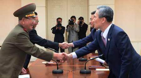 South Korean presidential security adviser Kim Kwan-jin, right, and Unification Minister Hong Yong-pyo, second right, shake hands with Hwang Pyong So, left, North Korea' top political officer for the Korean People's Army, and Kim Yang Gon, a senior North Korean official responsible for South Korean affairs, during after their meeting at the border village of Panmunjom in Paju, South Korea, Tuesday, Aug. 25, 2015. (Source: AP photo)