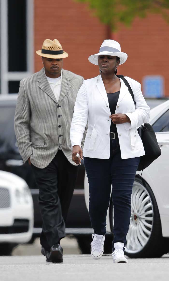 bobbi kristina brown, bobbi kristina brown funeral, bobbi kristina brown death, bobbi kristina brown dies, bobbi kristina brown funeral pics, bobby bron, bobby brown daughter, bobby brown bobbi kristina brown, entertainment