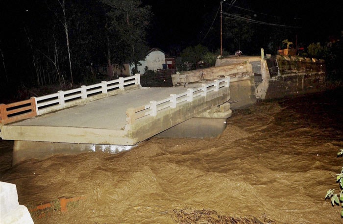 Manipur, Manipur Floods, manipur Landslide, Imphal Floods, Kolkata Floods, Odisha Floods, Bengal Floods, Floods in Manipur, Landslide in Manipur, Heavy rainfall in Manipur, 20 killed in Manipur, 20 Killed in manipur Landslide, india News
