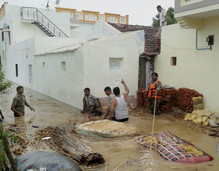 Manipur, Manipur Floods, manipur Landslide, Imphal Floods, Kolkata Floods, Odisha Floods, Bengal Floods, Floods in Manipur, Landslide in Manipur, Heavy rainfall in Manipur, 20 killed in Manipur, 20 Killed in manipur Landslide, india News